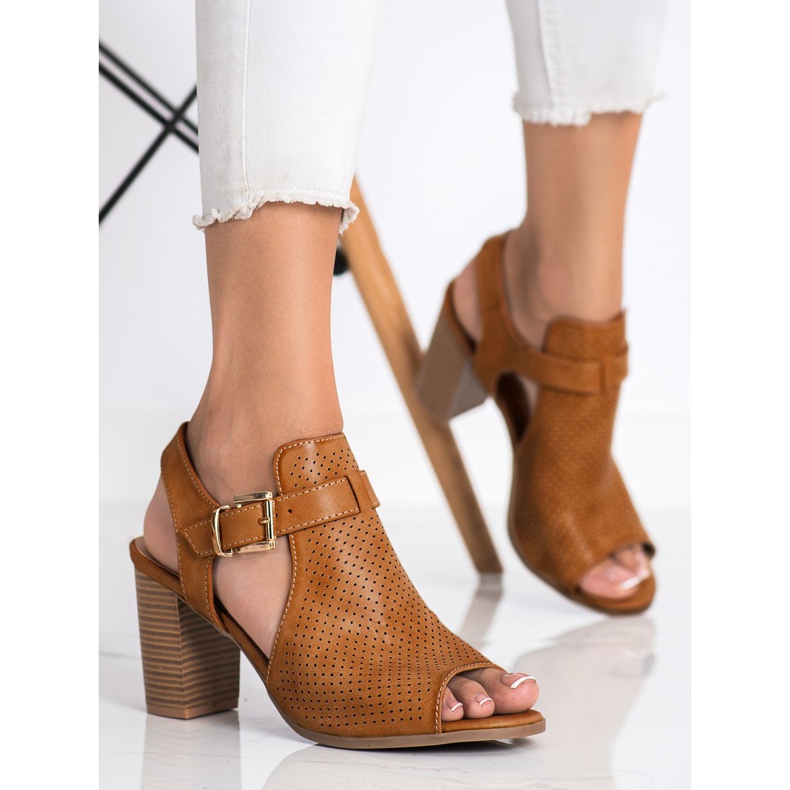 Renda Sandalias construidas con cuero ecológico marrón 2