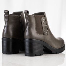 J. Star Botas calientes en el poste verde 2