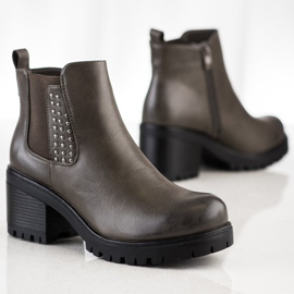 J. Star Botas calientes en el poste verde 3