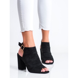 Renda Sandalias caladas en un poste negro 2 Renda Sandalias caladas en un poste negro 2