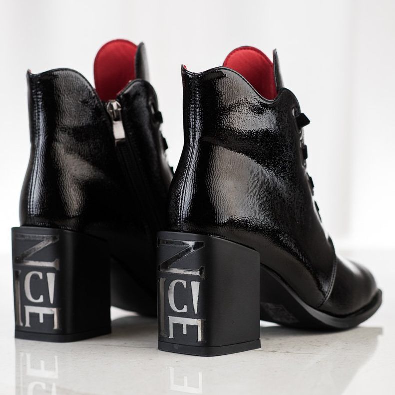 Filippo Botas lacadas en el poste negro 1 Filippo Botas lacadas en el poste negro 1