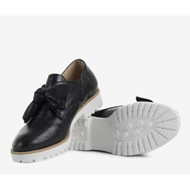 Zapatos brogue negros con lazo de Hendi 2