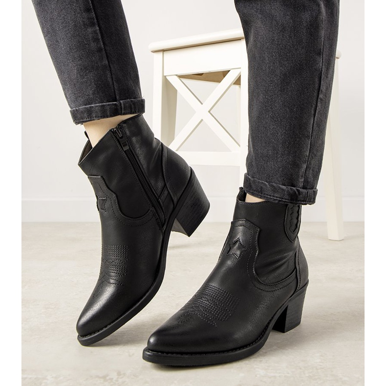 Botas vaqueras negras con estampado Mustgrow bordado negro 1 Botas vaqueras negras con estampado Mustgrow bordado negro 1