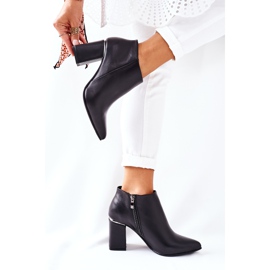Botas de cuero en un poste raglán negro 3