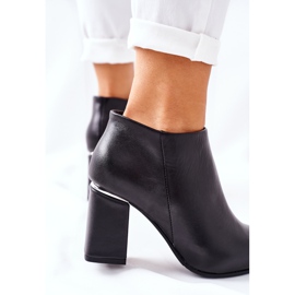 Botas de cuero en un poste raglán negro 4