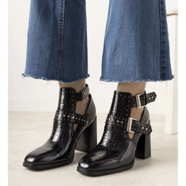 Botines negros con motivo Wonderful de piel de cocodrilo 1 Botines negros con motivo Wonderful de piel de cocodrilo 1