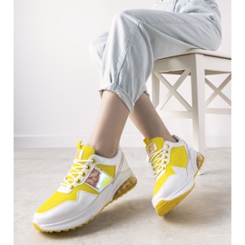 Zapatillas en blanco y amarillo con inserciones Allison holográficas 2