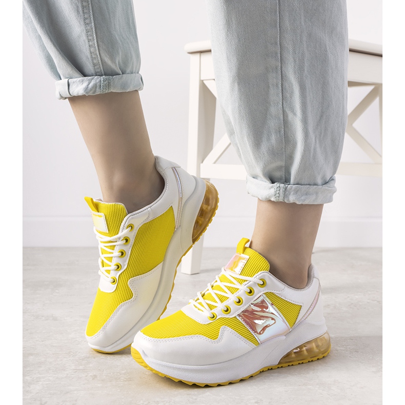 Zapatillas en blanco y amarillo con inserciones Allison holográficas 1