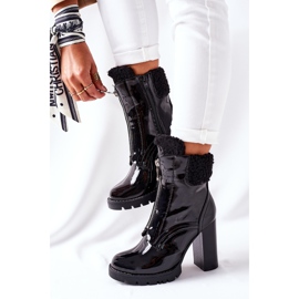 Botas negras lacadas en un poste Arleston negro 5