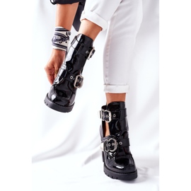 Botas en un poste Hebilla Bramshall lacada en negro 3