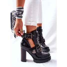 Botas en un poste Bramshall de cocodrilo con hebilla lacada en negro 1 Botas en un poste Bramshall de cocodrilo con hebilla lacada en negro 1