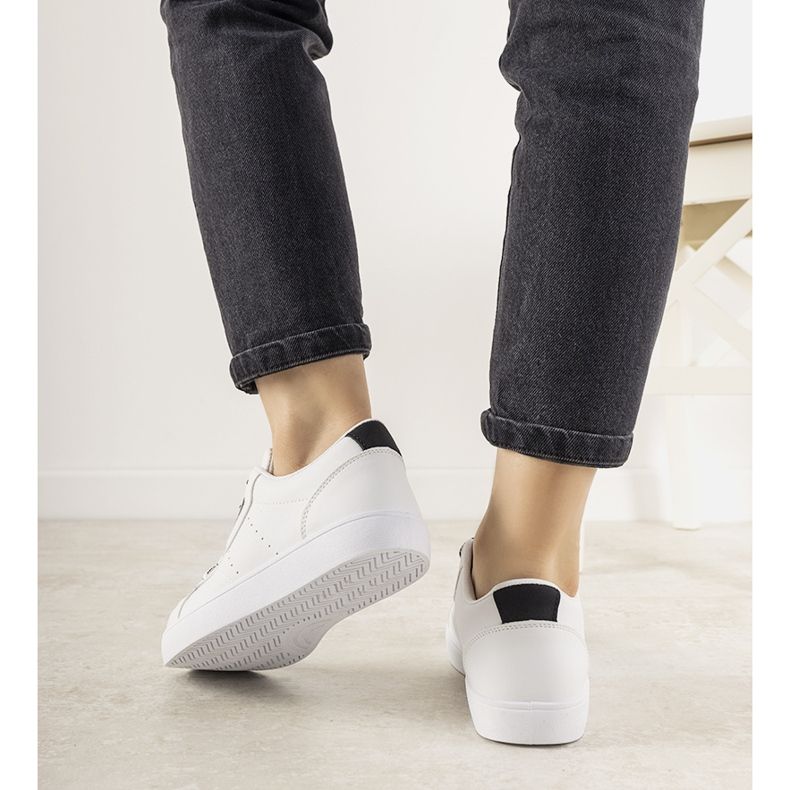 Zapatillas Boomshom en blanco y negro 1