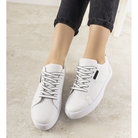 Zapatillas Boomshom en blanco y negro 2