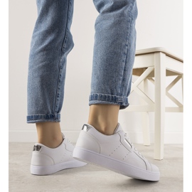 Zapatillas blancas y plateadas de Boomshom blanco 2