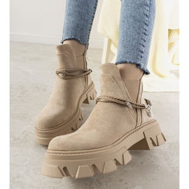 Botas beige con pulsera Fearless 1