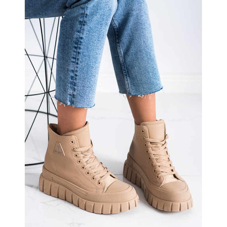 SHELOVET Zapatillas con cuero ecológico en la plataforma beige 2