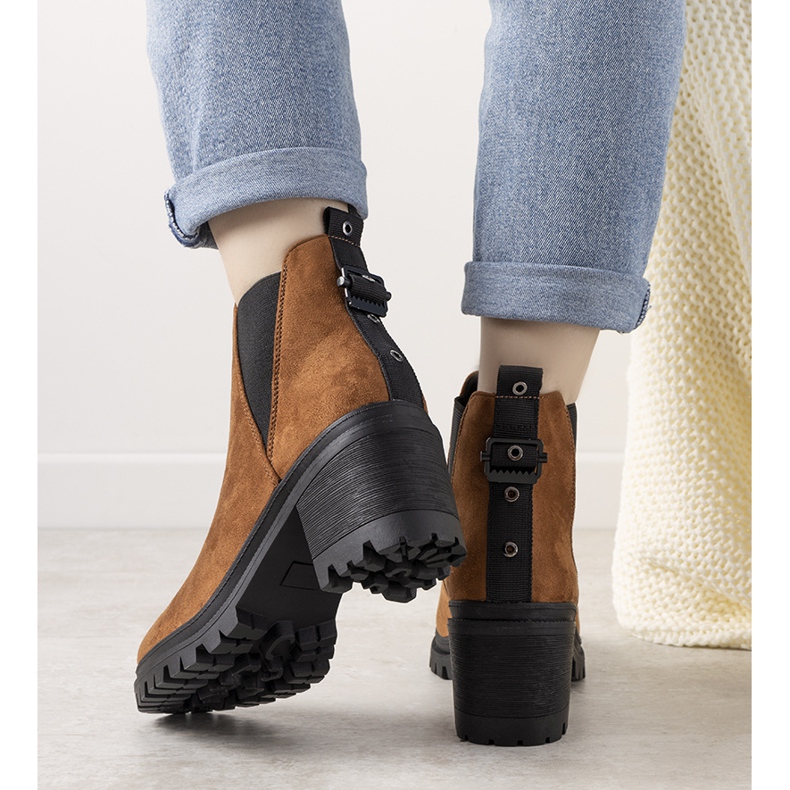 Botas de camello en el puesto de Cissy marrón 1 Botas de camello en el puesto de Cissy marrón 1