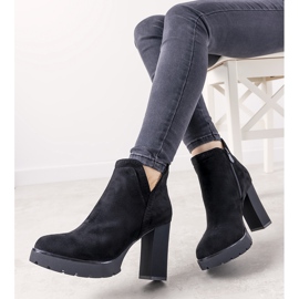 Botas negras en el poste Bushido negro 1