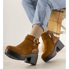 Botas marrones elegantes en el poste de Haland marrón 2