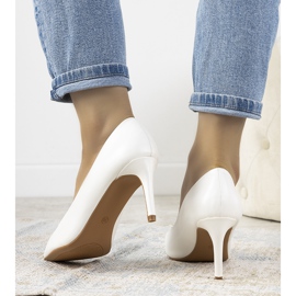 Zapatos de salón blancos clásicos con tacón Isla 1