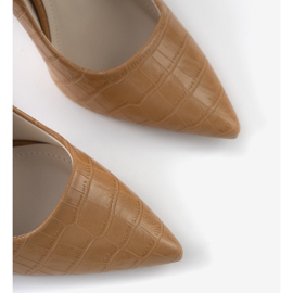 Bombas marrones en un talón lanzador marrón 1 Bombas marrones en un talón lanzador marrón 1