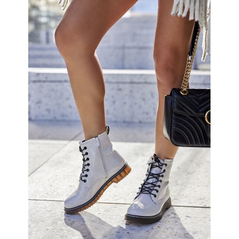 PE1 Botines de trabajadores lacados en una culata deslizante blanca blanco 1