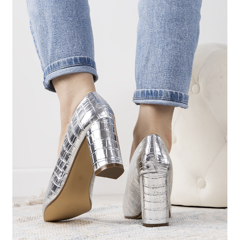 Bombas plateadas en el poste de Cowen plata 1