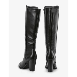 Botas negras en el poste de Monic negro 1