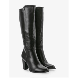 Botas negras en el poste de Monic negro 2