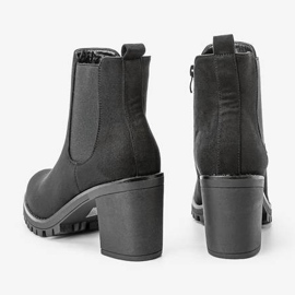 Botines negros en el puesto de Waikiki 1