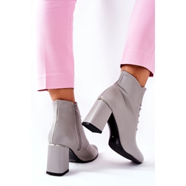 PA2 Botas de cuero de mujer con tacón gris. 1