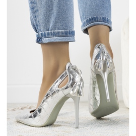 Alfileres de plata con recortes decorativos de Permewan 1 Alfileres de plata con recortes decorativos de Permewan 1