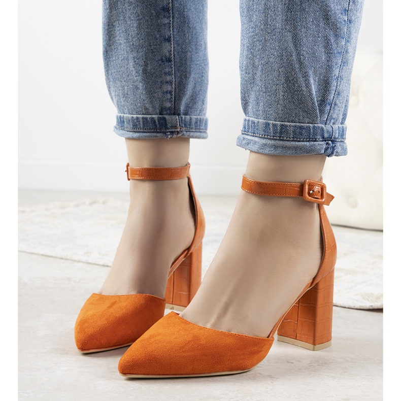 Bombas naranjas en el puesto de Natalie 1