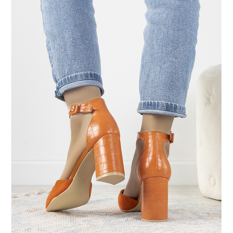 Bombas naranjas en el puesto de Natalie 2