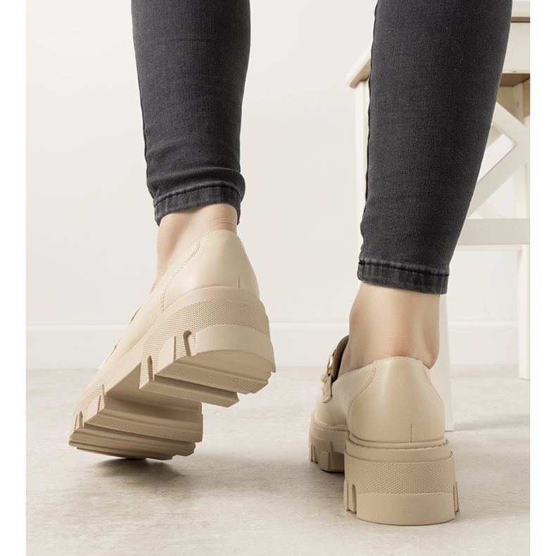 Mocasines beige sobre suela alta Reyna 1