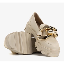 Mocasines beige con cadena Larisa gruesa 1