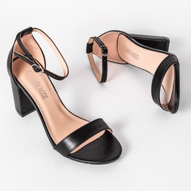 Sandalias negras en el puesto de Dorothy negro 2