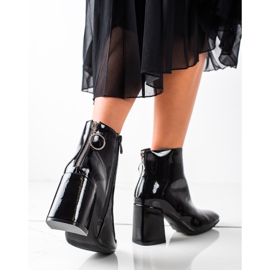 Lucky Shoes Botas lacadas en el poste negro 1