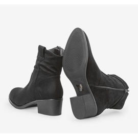 Botines negros en un poste bajo de Vine 3