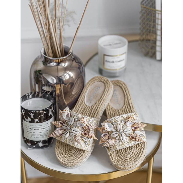 Chanclas Cream Sea Side con conchas beige 1