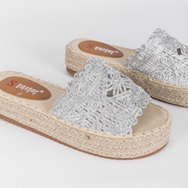 Zapatillas plateadas en la plataforma Sudden Draft 3