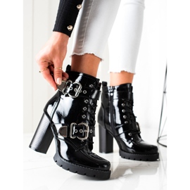 Erynn Botas negras en un poste alto negro 3
