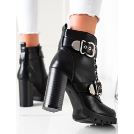 Erynn Botas negras en un poste alto negro 1 Erynn Botas negras en un poste alto negro 1