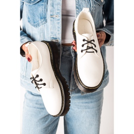 Sweet Shoes Brogues blancos en la plataforma 2