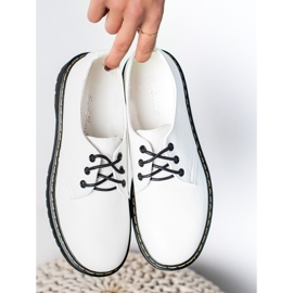 Sweet Shoes Brogues blancos en la plataforma 3