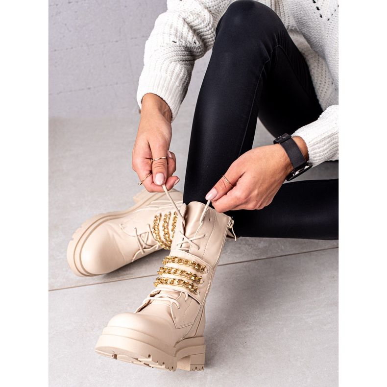 Seastar Trabajadores con una cadena beige 1 Seastar Trabajadores con una cadena beige 1