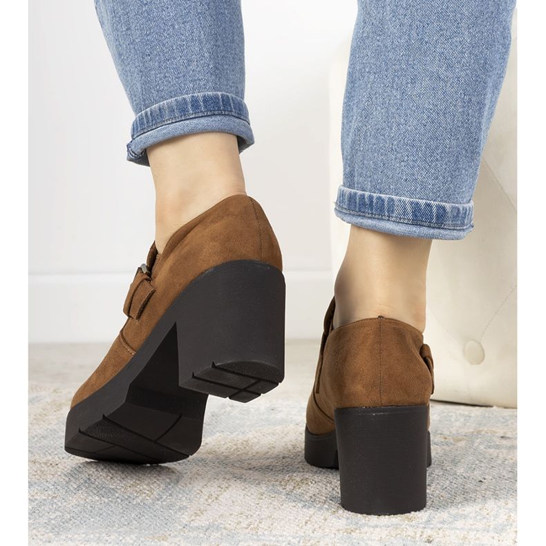 Zapatos beige en el poste Leonie caqui 1 Zapatos beige en el poste Leonie caqui 1