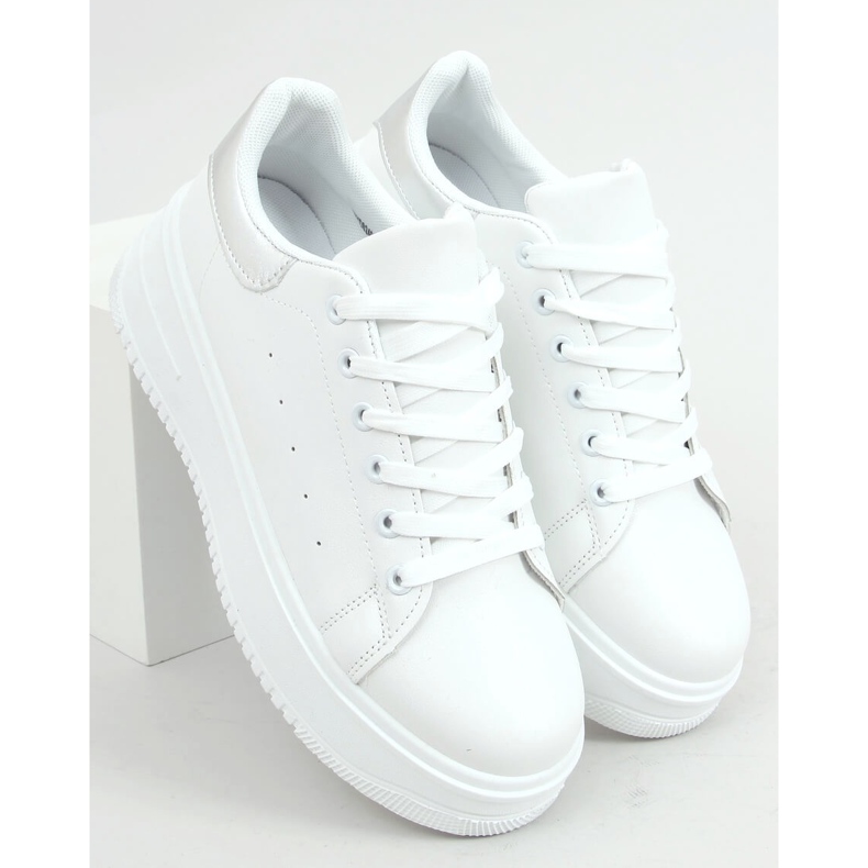 Zapatillas de mujer blancas T0YD8240-5 BLANCO / PLATA 2