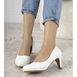 Zapatos de salón blancos con tacón de aguja de ecopiel Fink 1 Zapatos de salón blancos con tacón de aguja de ecopiel Fink 1