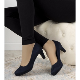 Zapatos de tacón azul marino con pin de Eiffel 1